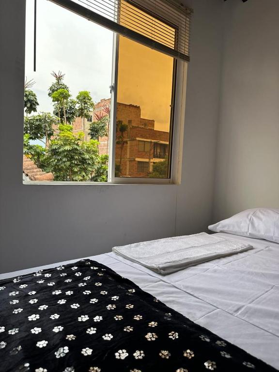 Postel nebo postele na pokoji v ubytování Hostal CasaBlanca, Laureles Estadio