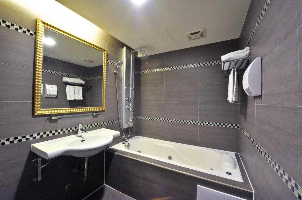 Koupelna v ubytování Carnival Motel