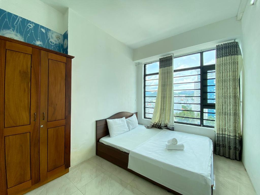 Giường trong phòng chung tại Oceanus MT Vien Trieu Thai Ha Hotel & Apartment