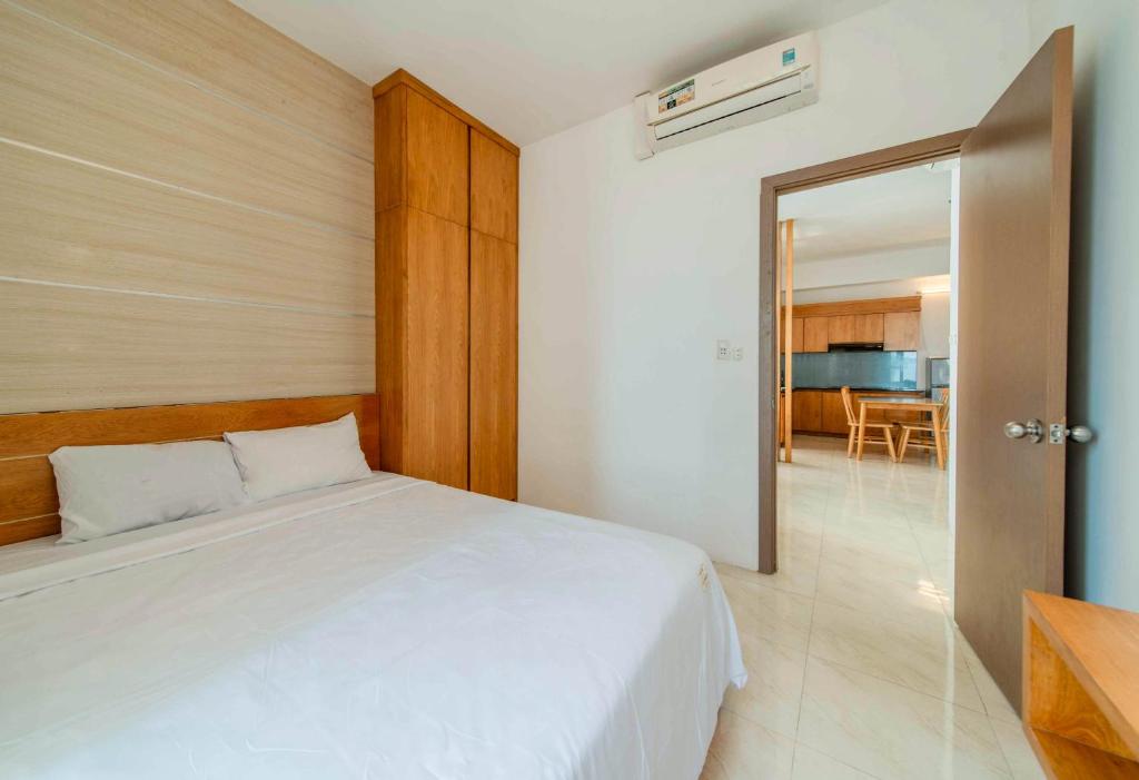 Giường trong phòng chung tại Oceanus MT Vien Trieu Thai Ha Hotel & Apartment