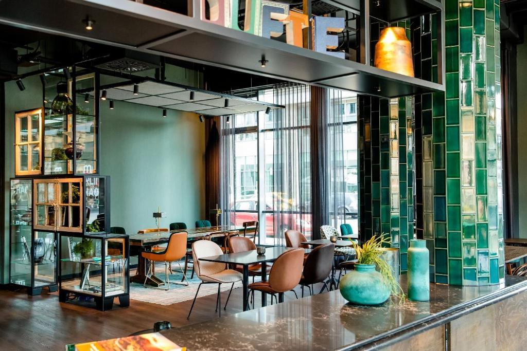 Posezení v ubytování Motel One Berlin-Hackescher Markt