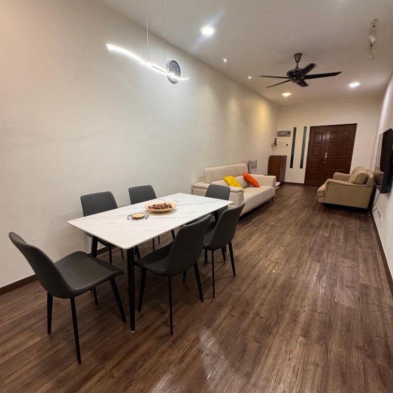 7pax single story corner ALMA Near AEON 大山脚的休息区
