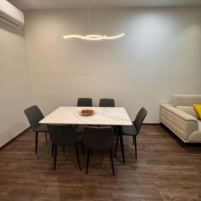 7pax single story corner ALMA Near AEON 大山脚的休息区