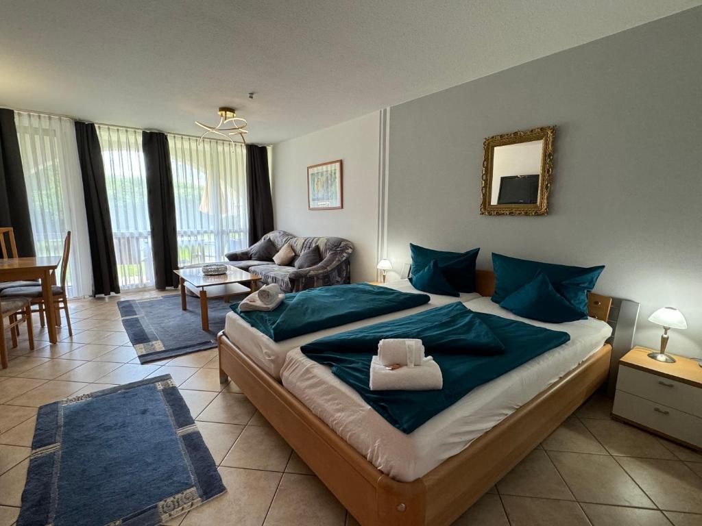 Posezení v ubytování Schloss Kirchham Appartement - & Wellnessanlage