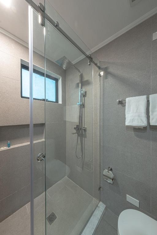 Koupelna v ubytování Widus Hotel Clark