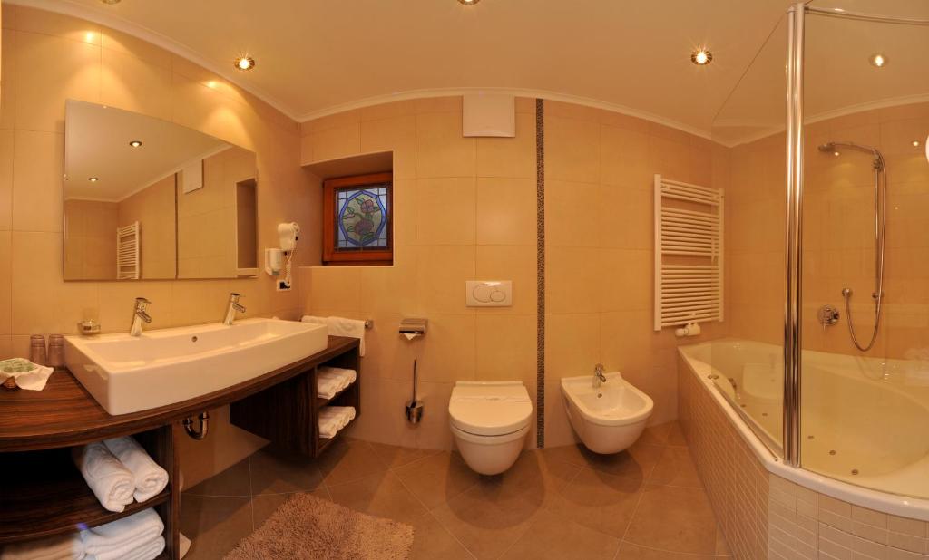 Hotel Grien - Suite Met 2 Slaapkamers En Uitzicht Op De Bergen