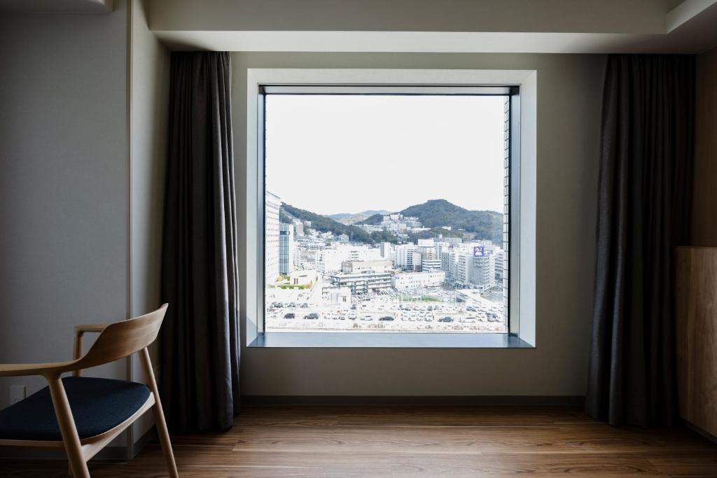 Nespecifikovaný výhled na hory nebo výhled na hory při pohledu z hotelu