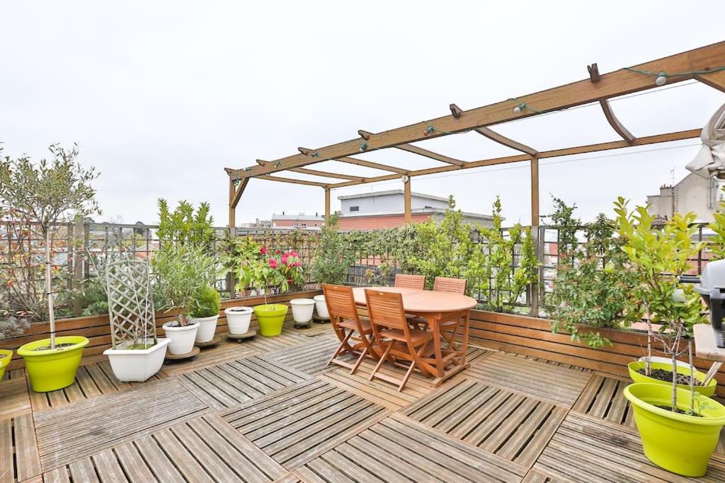 Curated visual reference: Picture Idea: Grand Penthouse Parisien Pour 10 Personnes Pierrefitte Sur Seine