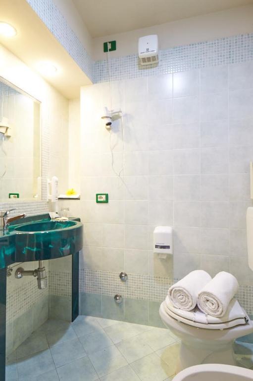 Koupelna v ubytování Hotel Lago Verde