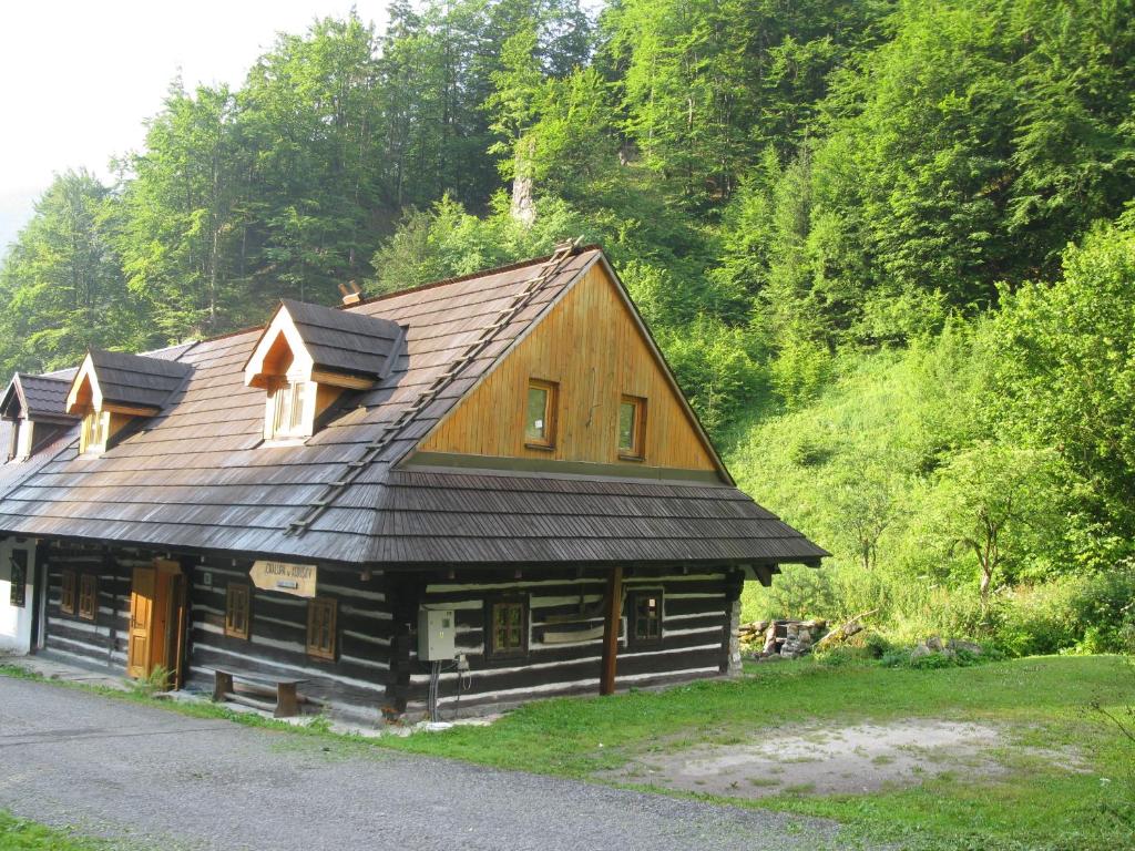 a large wooden cabin in the middle of a forest at Chalupa U Kurišky in Horná Turecká