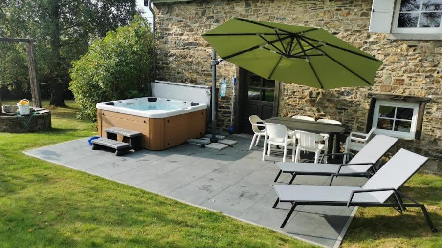 Zahrada ubytování Gite Ardennes Au coin du feu jacuzzi sauna et nature