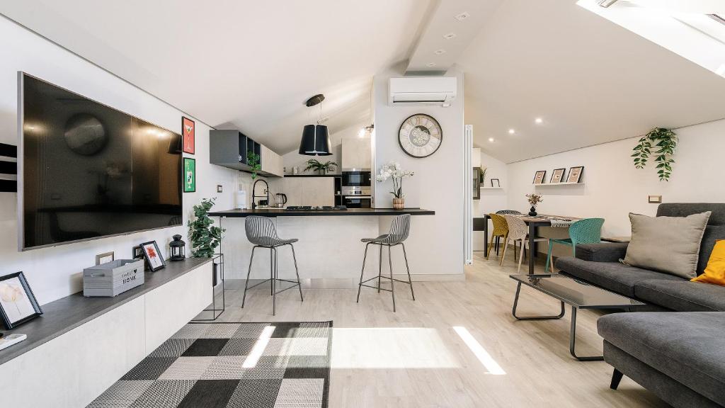 a living room with a couch and a table at Botanic Apartments - Suite in Naples