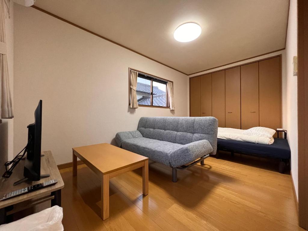 Televiisor ja/või meelelahutuskeskus majutusasutuses Check in is available from 12 PM Yokkaichi Miyamadocho House B