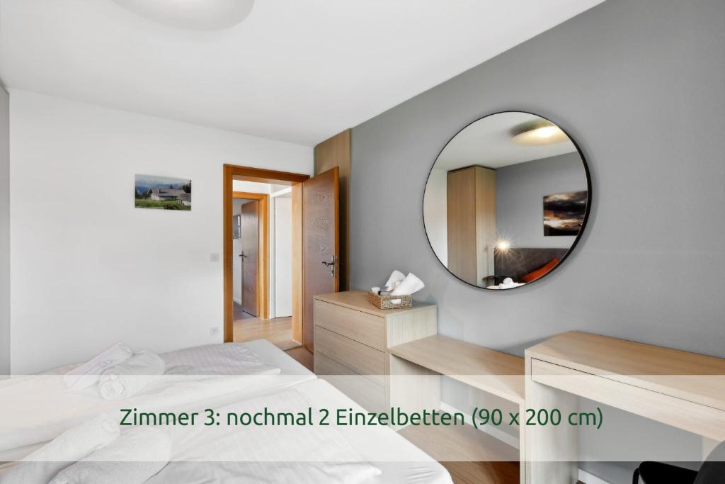 Postel nebo postele na pokoji v ubytování Luxus-Villa mit Indoorpool, Sauna & offenem Kamin
