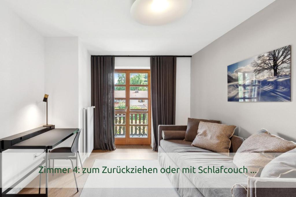 Posezení v ubytování Luxus-Villa mit Indoorpool, Sauna & offenem Kamin