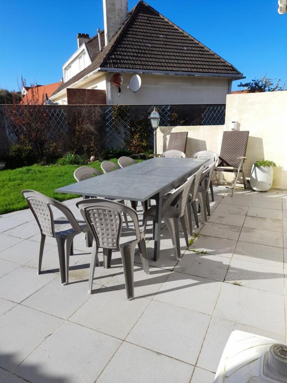 Patio nebo venkovní prostory v ubytování Gite Troubadour - Cap Gris Nez - piscine