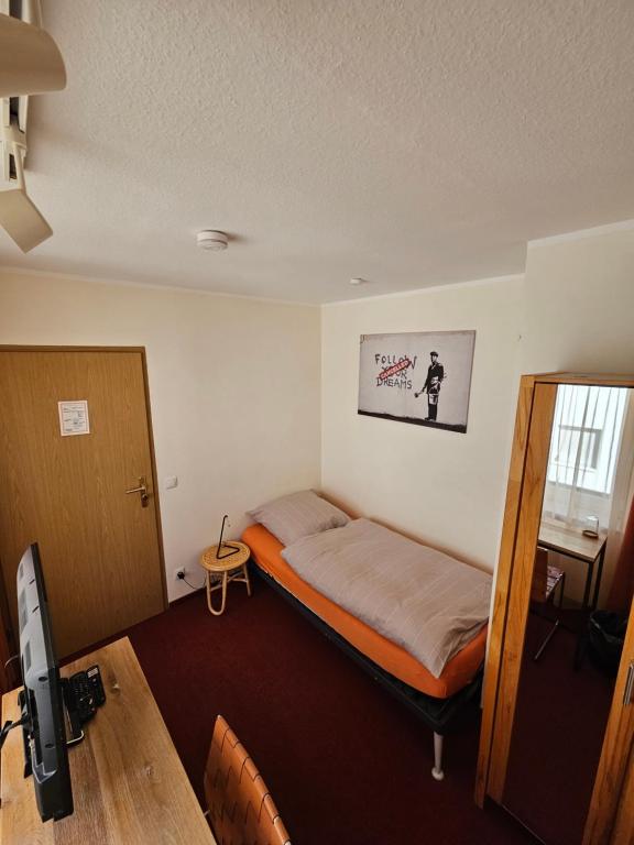 Postel nebo postele na pokoji v ubytování Hotel Donnersberg