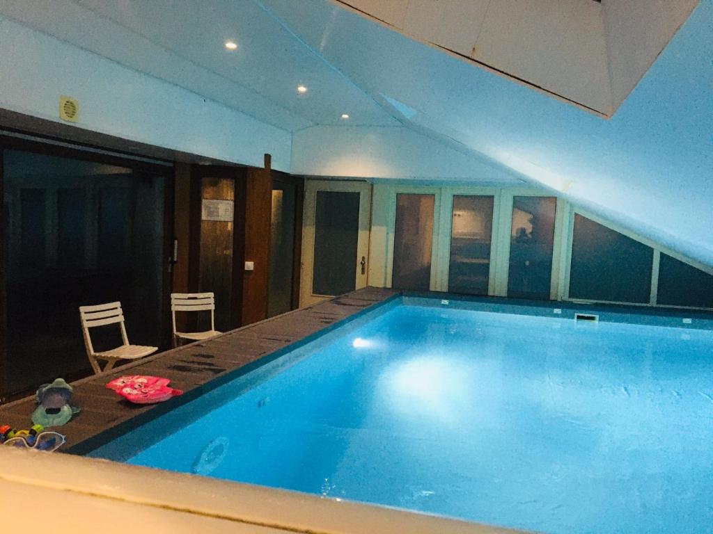 Bazén v ubytování Gite Troubadour - Cap Gris Nez - piscine nebo v jeho okolí