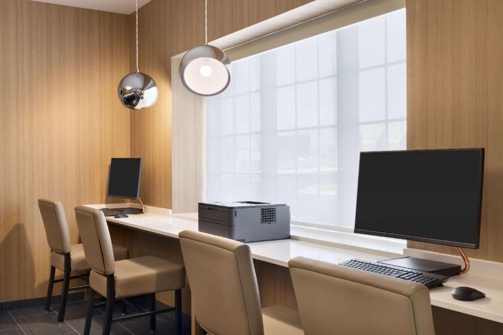 Microtel Inn & Suites by Wyndham Gambrills photo