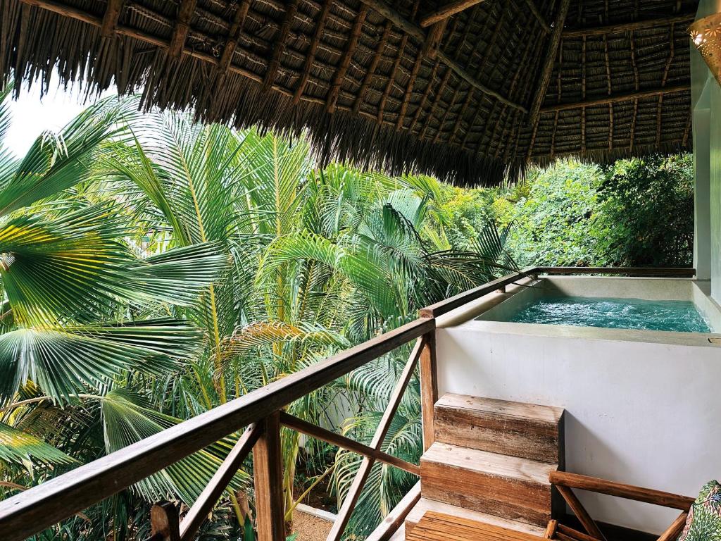 Ein Balkon oder eine Terrasse in der Unterkunft Maisha Nungwi - Boutique Hotel