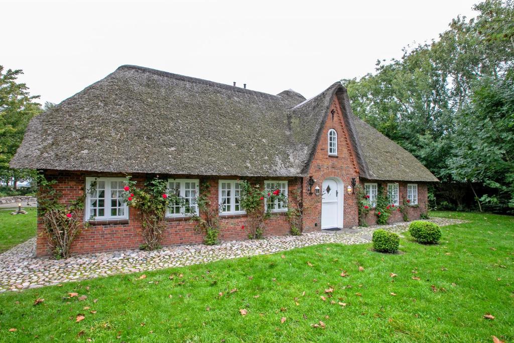 Emmelsbüll-HorsbüllにあるDeichglück Emmelsbüll-Horsbüllの赤レンガ造りの小屋