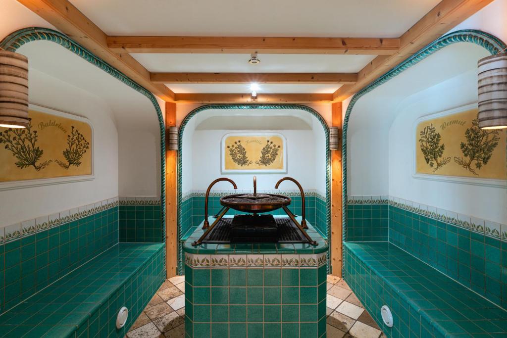 Bazén v ubytování Hotel Singer – Relais & Châteaux nebo v jeho okolí