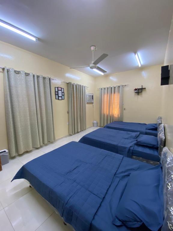 Ένα ή περισσότερα κρεβάτια σε δωμάτιο στο بيت الكرامة