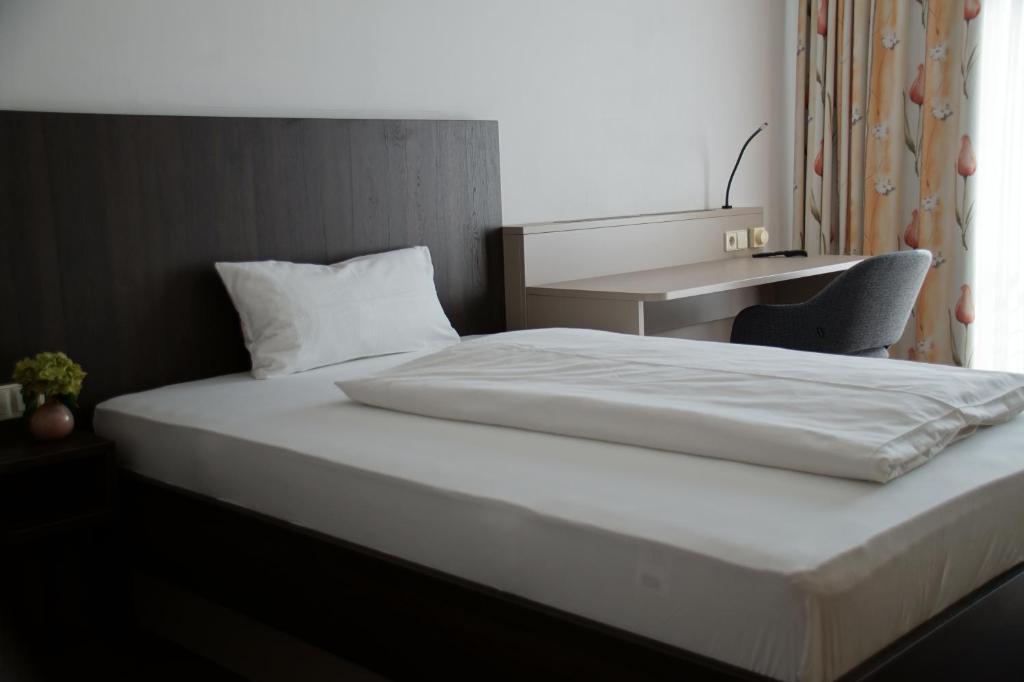 Postel nebo postele na pokoji v ubytování Hotel Feyrer