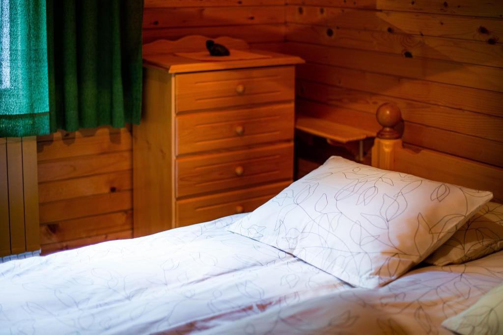 Postel nebo postele na pokoji v ubytování Charming Bled Getaway - Big Garden, BBQ & Bikes