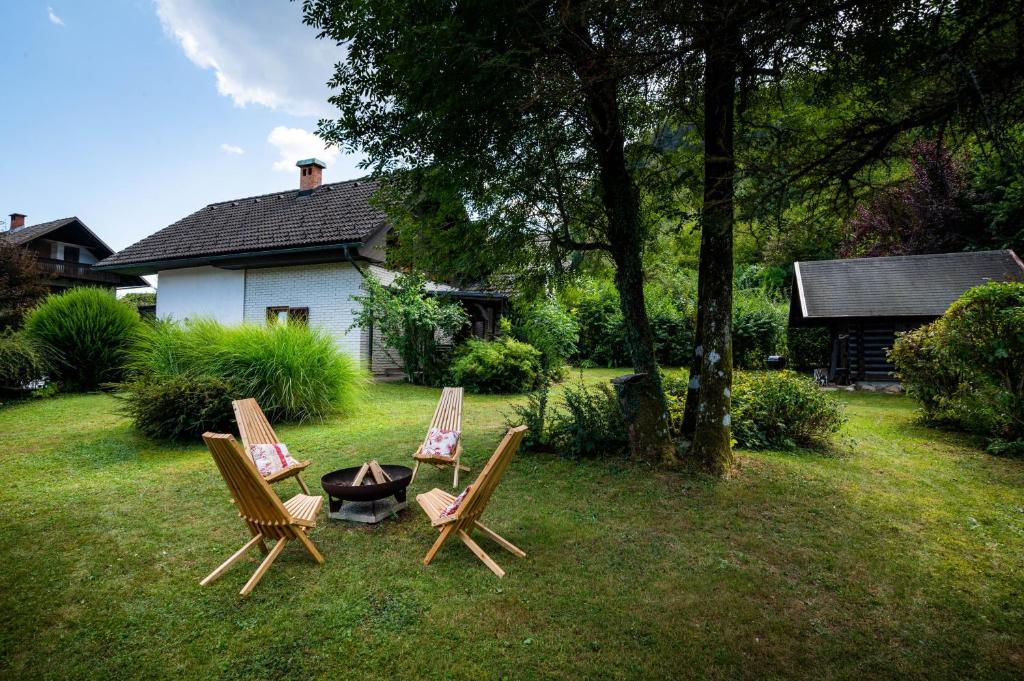 Zahrada ubytování Charming Bled Getaway - Big Garden, BBQ & Bikes