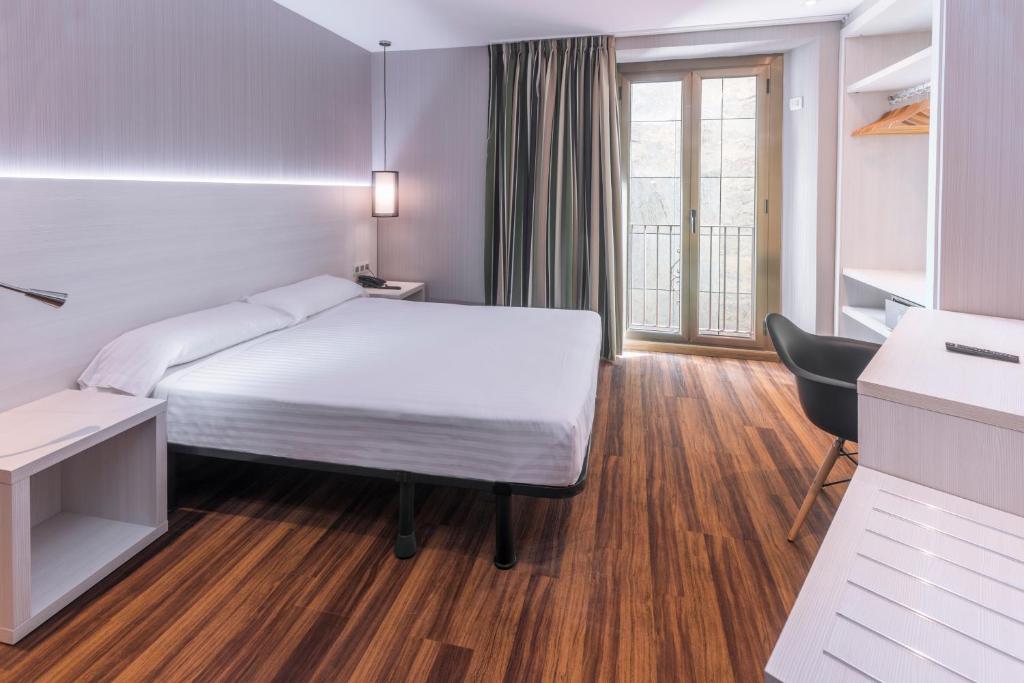 Posteľ alebo postele v izbe v ubytovaní Hostal Operaramblas