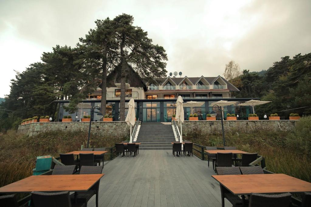 A restaurant or other place to eat at Abant Kosk Oteli