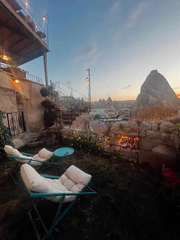 Castle Cave Hotel - 7