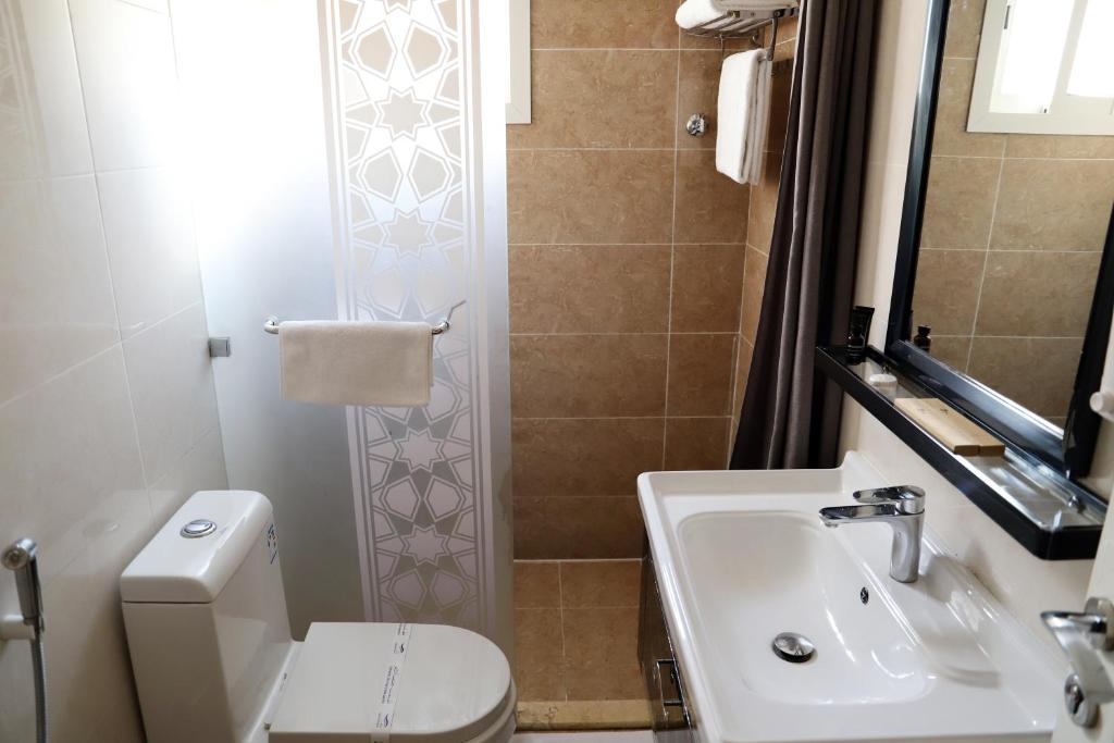 Koupelna v ubytování Sunrise Suites