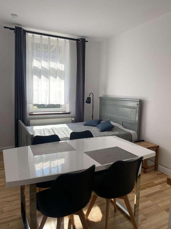 Posedenie v ubytovaní Leonia- Apartamenty i Pokoje Gościnne