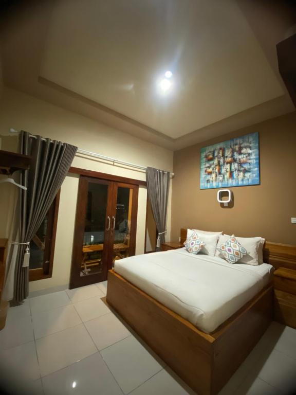 Postel nebo postele na pokoji v ubytování Semilir Inn Senggigi