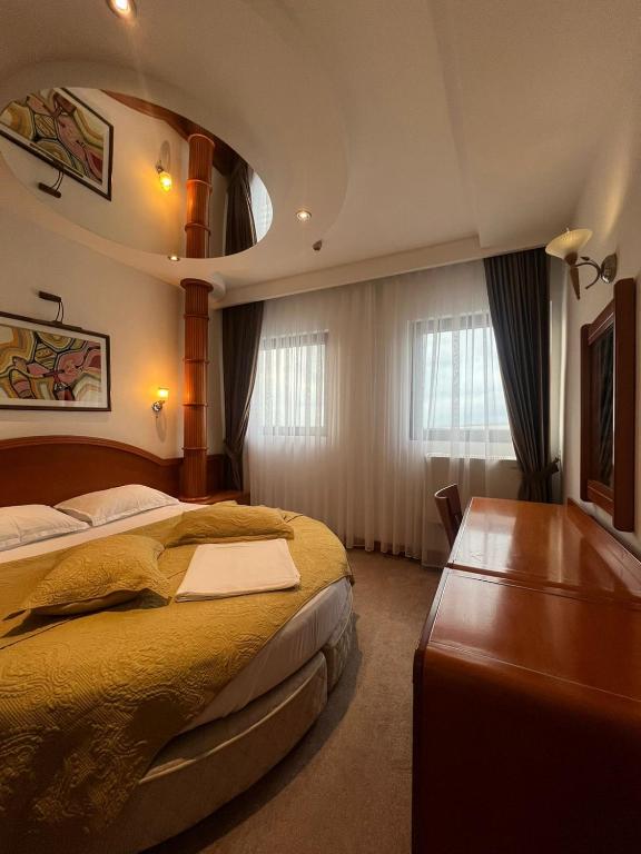 Postel nebo postele na pokoji v ubytování Hotel Princi i Arberit
