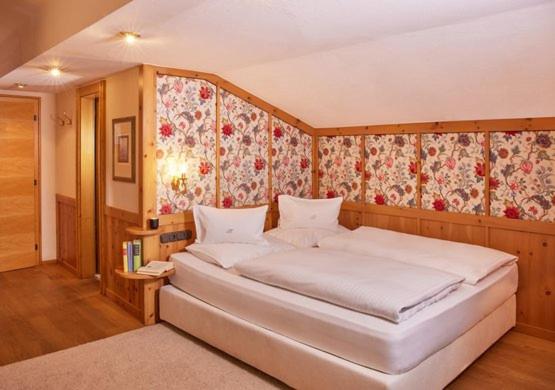 Postel nebo postele na pokoji v ubytování Hotel Bergwelt