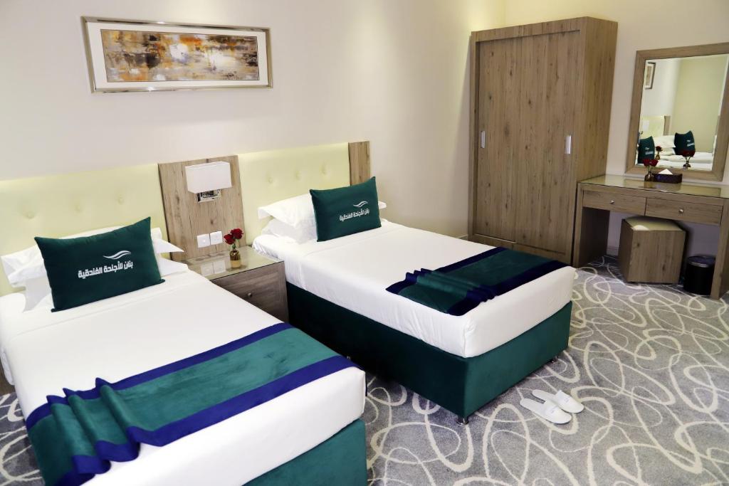 Postel nebo postele na pokoji v ubytování Sunrise Suites