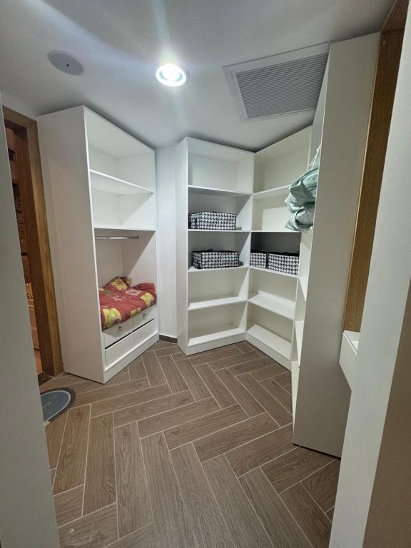Postel nebo postele na pokoji v ubytování Luxury Smart Home- Villa Duplex