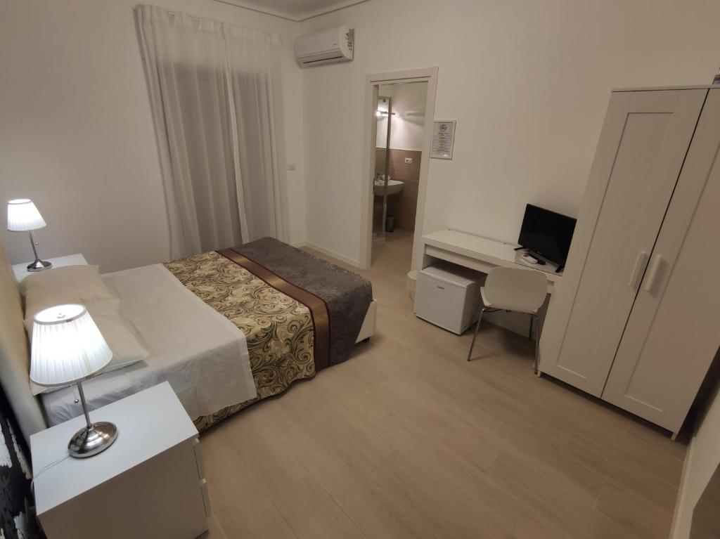 Postel nebo postele na pokoji v ubytování SAMI Rooms Due - Teatro a 400 mt - Ortigia a 1500 mt -
