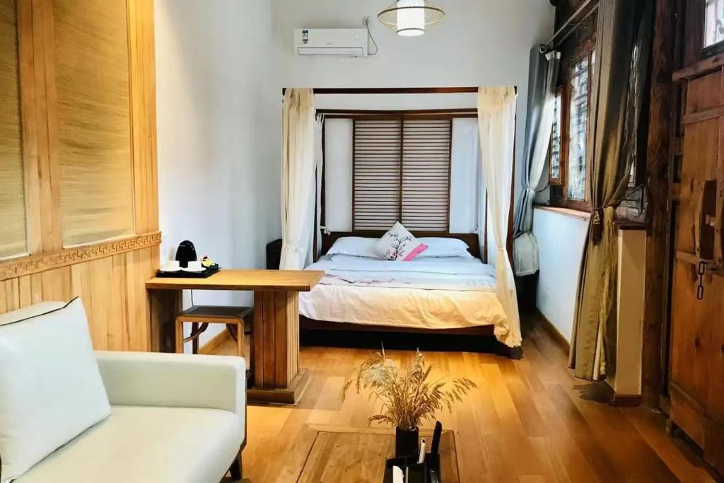 Postel nebo postele na pokoji v ubytování Pingyao Cloudy Guest House