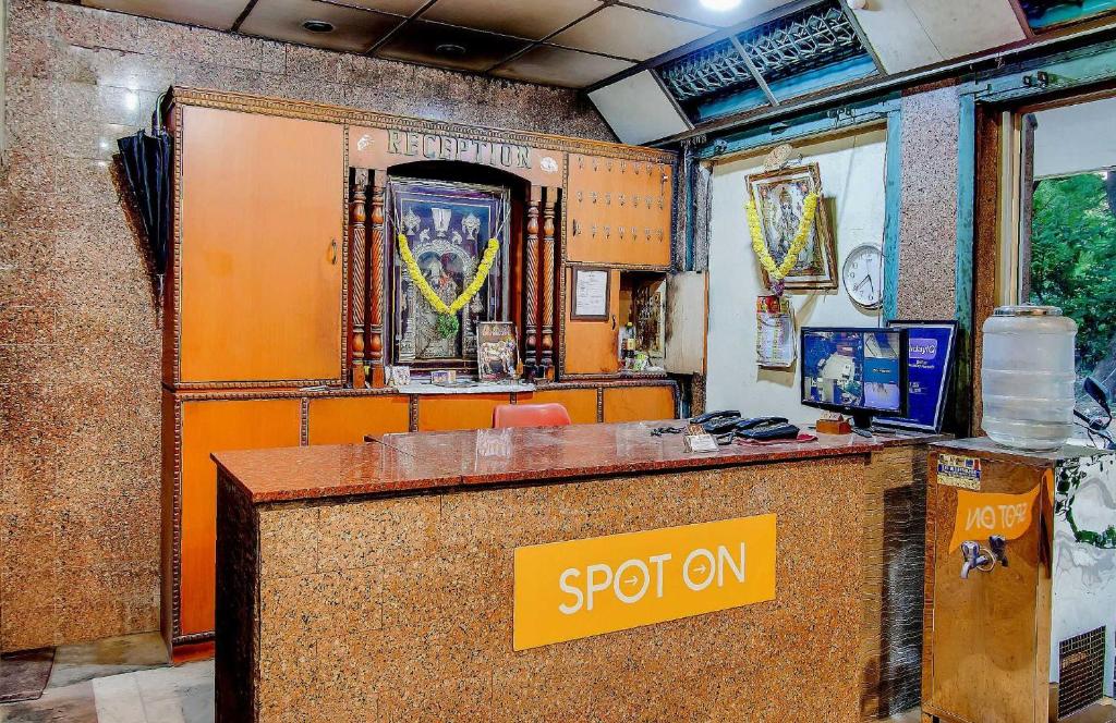 TV a/nebo společenská místnost v ubytování Hotel O New Aiswarya