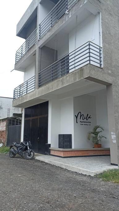 a motorcycle parked in front of a building at Disfruta el encanto llanero in Granada