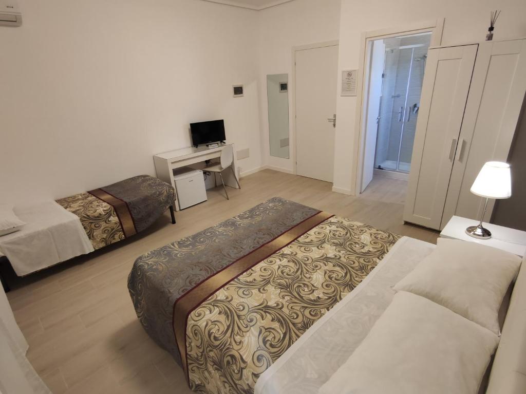 Postel nebo postele na pokoji v ubytování SAMI Rooms Due - Teatro a 400 mt - Ortigia a 1500 mt -