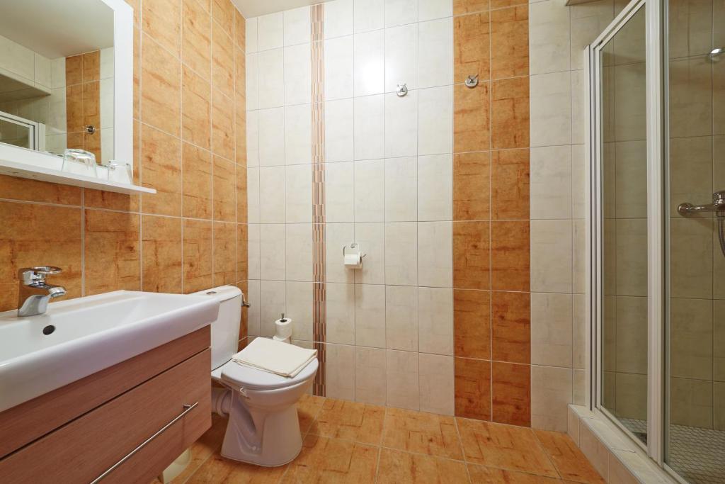 Koupelna v ubytování Penzion U Karabiny