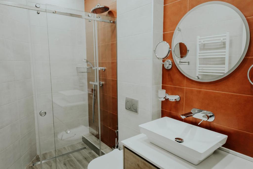 Koupelna v ubytování Skyline Luxury Suites