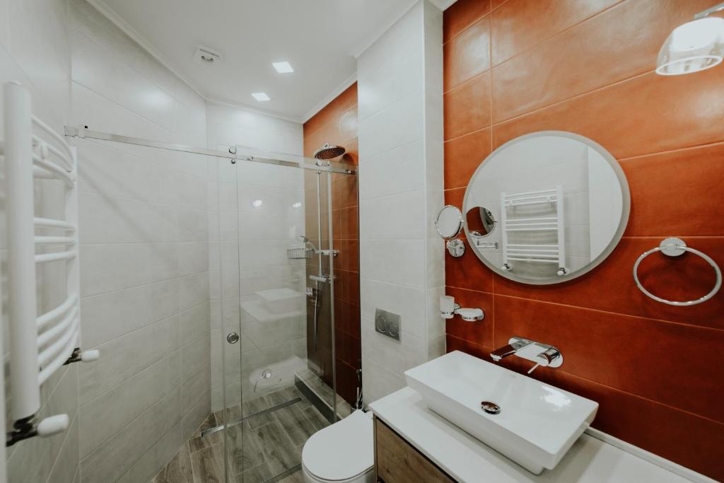 Koupelna v ubytování Skyline Luxury Suites