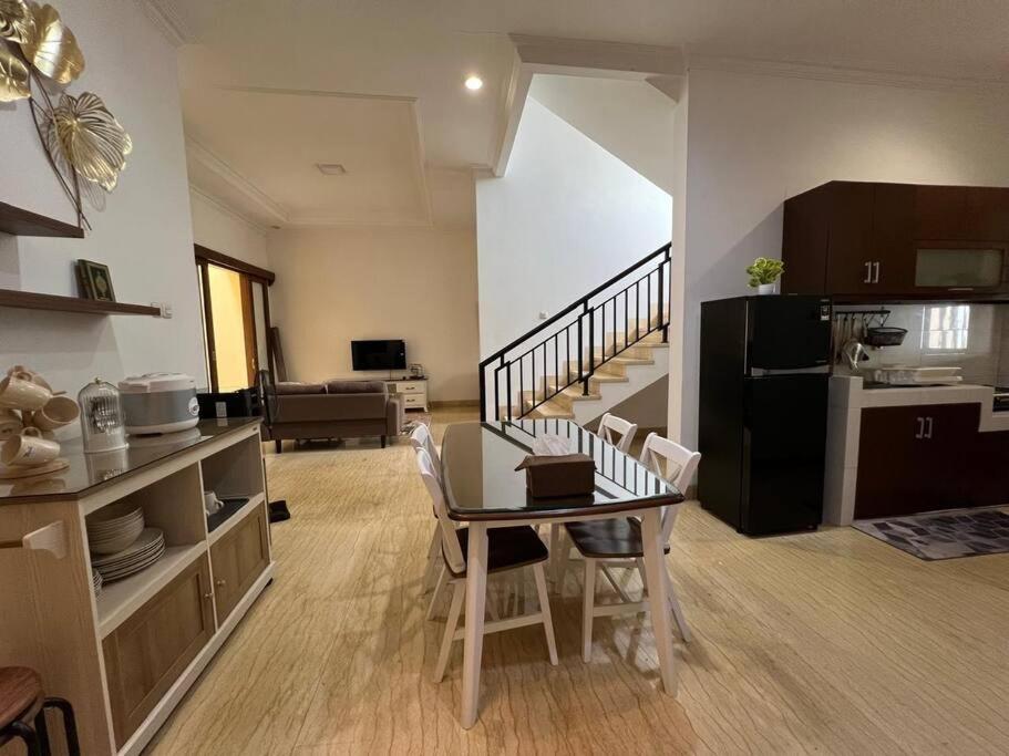 Kuchyň nebo kuchyňský kout v ubytování Durti Indah Homestay
