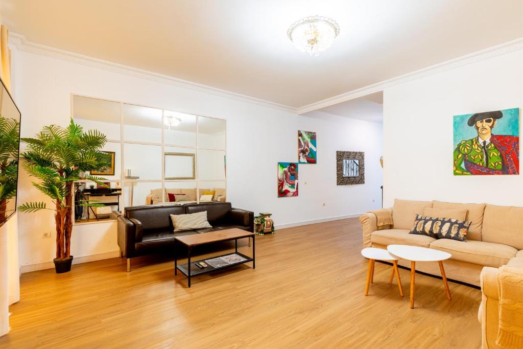 HOUSE Sevillana Parking - Housity